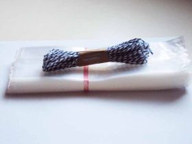 JEMPAK UK Pack of 50 Small clear gusseted cellophane bags (3" x 1¾" x 8¼") including 10M Navy Blue bakers twine 