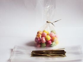 Pack of 50 small clear gusseted cellophane sweets / Party / Gift bags (3" x 1¾" x 8¼") including 4" Gold metallic twist ties