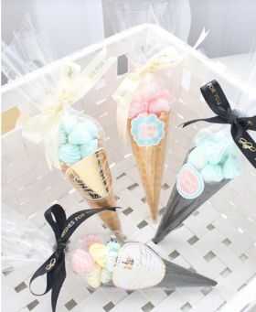 Pack of 25 Clear Cone shaped cellophane sweet/party/gift bags (12" x 6")