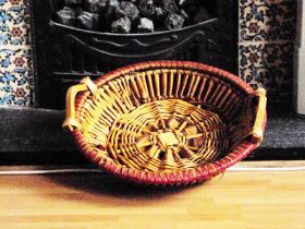 Round willow wicker deli tray with side wooden handles
