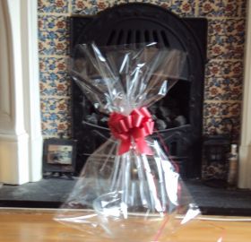 20" x 30" round bottom cellophane basket bags with RED pull bow (Pack of 1)