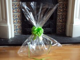 JEMPAK UK® 20" x 30" LARGE cellophane basket bags with CITRUS GREEN pull bow for gift packaging & hamper making (Pack of 1)