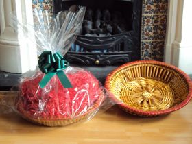 DIY Hamper kit containing Round wicker deli basket tray, cellophane basket bag, GREEN pull bow and Xmas paper shred