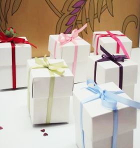 Pack of 10 White square favour box with lid (50mm x 50mm x 50mm)