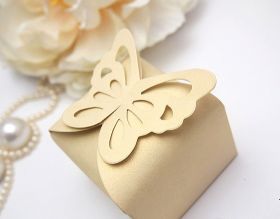 Pack of 10 Ivory Butterfly top design  wedding favour gift boxes (60mm x 60mm x 45mm)