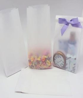 Pack of 20 Small clear frosted block bottom sweet/party/gift bags (3" x 2" x 7")