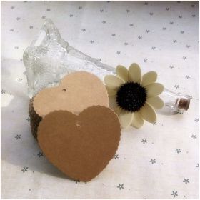 Pack of 25 blank brown Kraft love shaped gift tags (6.5cm x 6cm) for Packaging/Gift Wrapping/Card-making/General Decoration