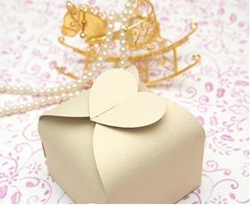 Pack of 10 ivory Heart top design wedding favour gift boxes (60mm x 60mm x 45mm)