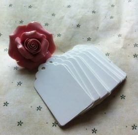 JEMPAK UK® Pack of 25 blank white kraft gift tags with retro design (4cm x 7cm)